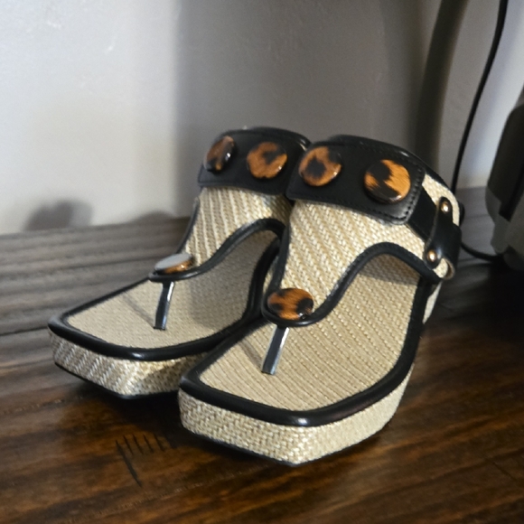urban ridge Shoes - Urban Ridge Women's Sandals with Black and Tan Accents 10